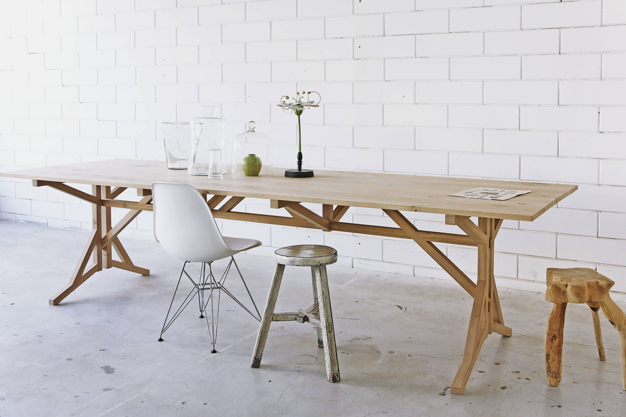 HENDRIK eettafel / ontwerp uit 2015 van Joeri Koolhoven