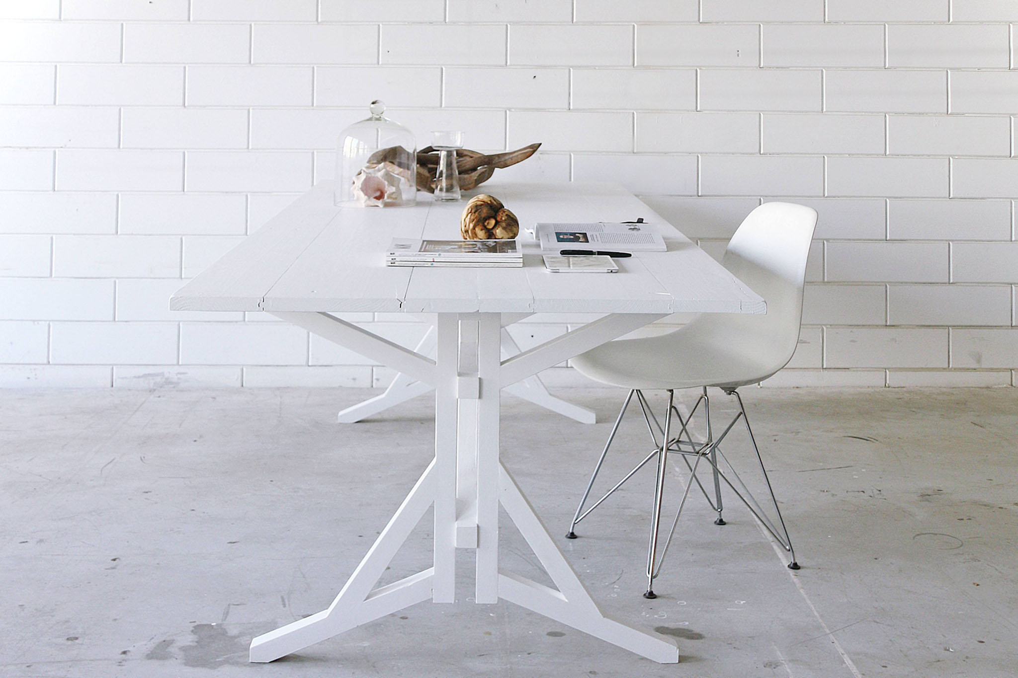 HENDRIK eettafel / ontwerp uit 2015 van Joeri Koolhoven