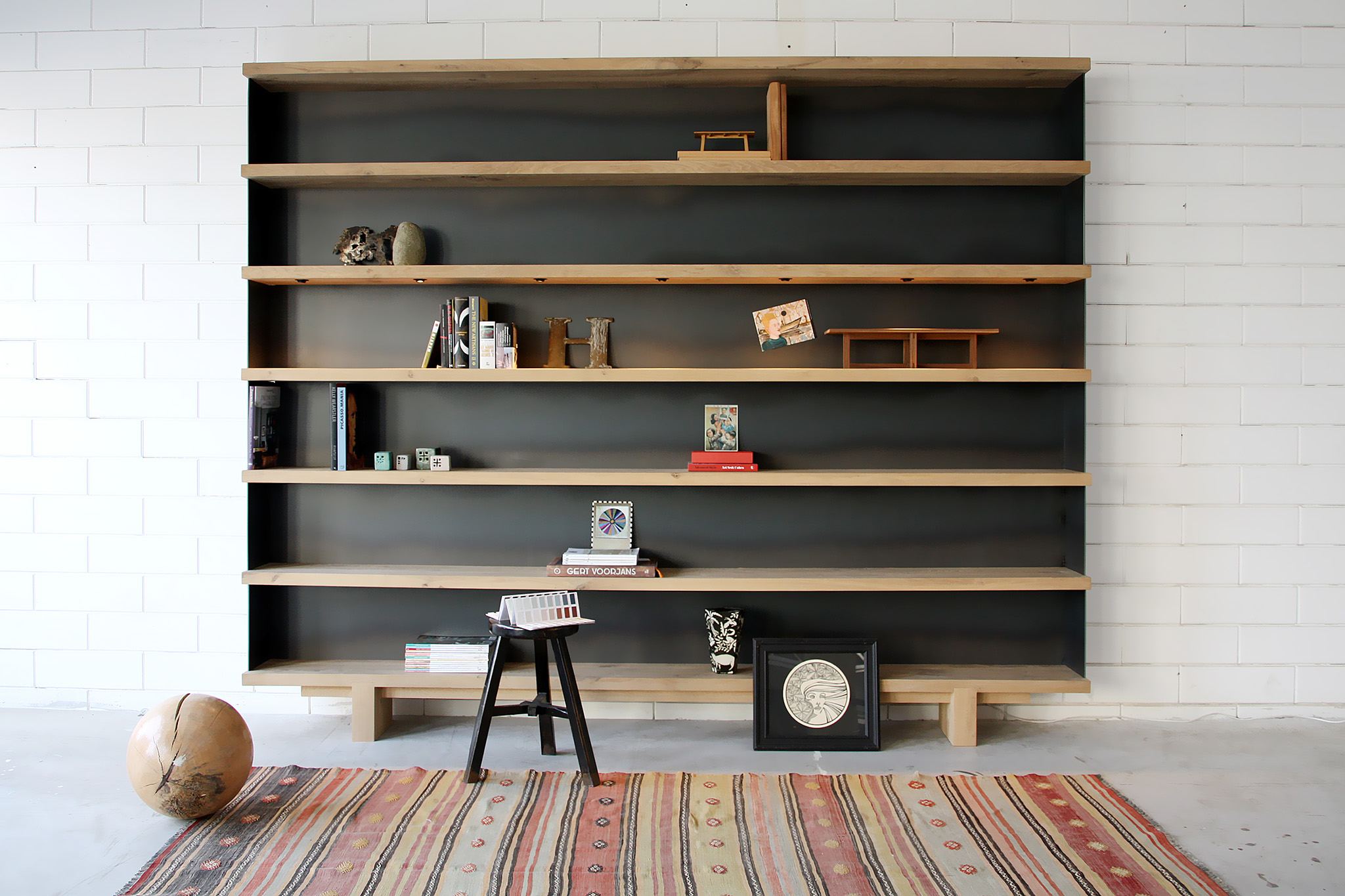 CHARLIE boekenkast / ontwerp uit 2014 van Joeri Koolhoven