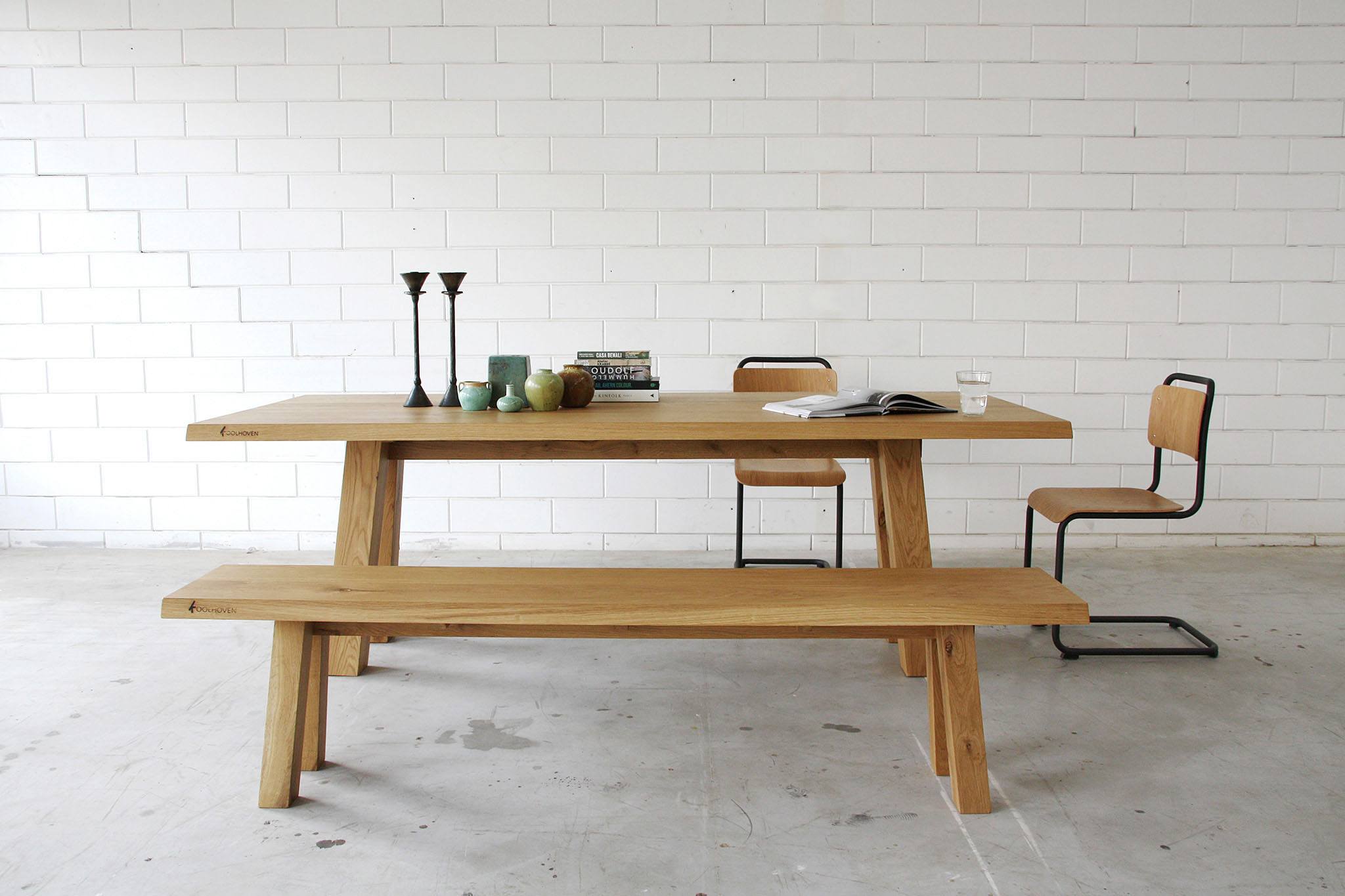 JACKIE eettafel / ontwerp uit 2010 van Joeri Koolhoven