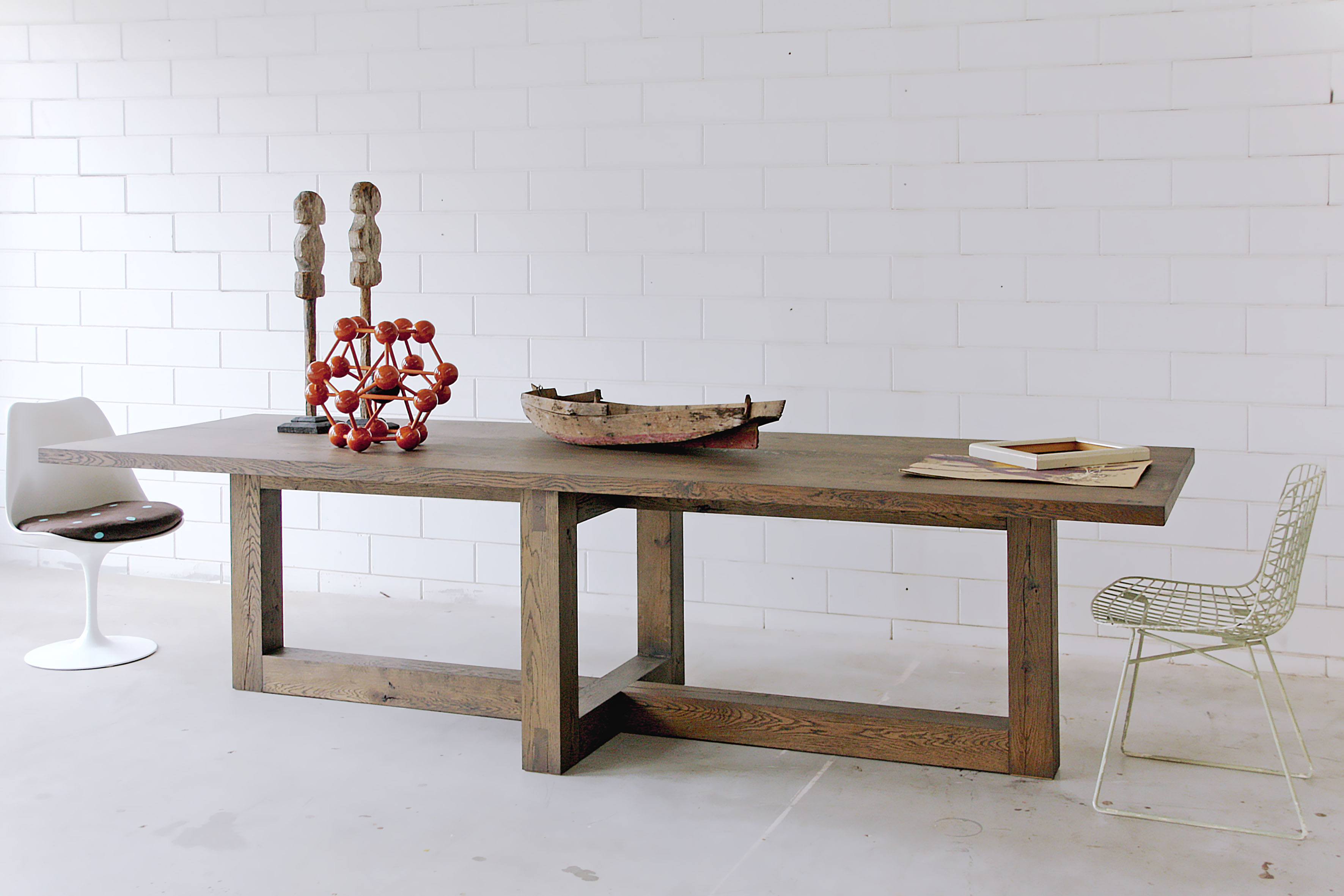 JOHN eettafel / ontwerp uit 2009 van Joeri Koolhoven