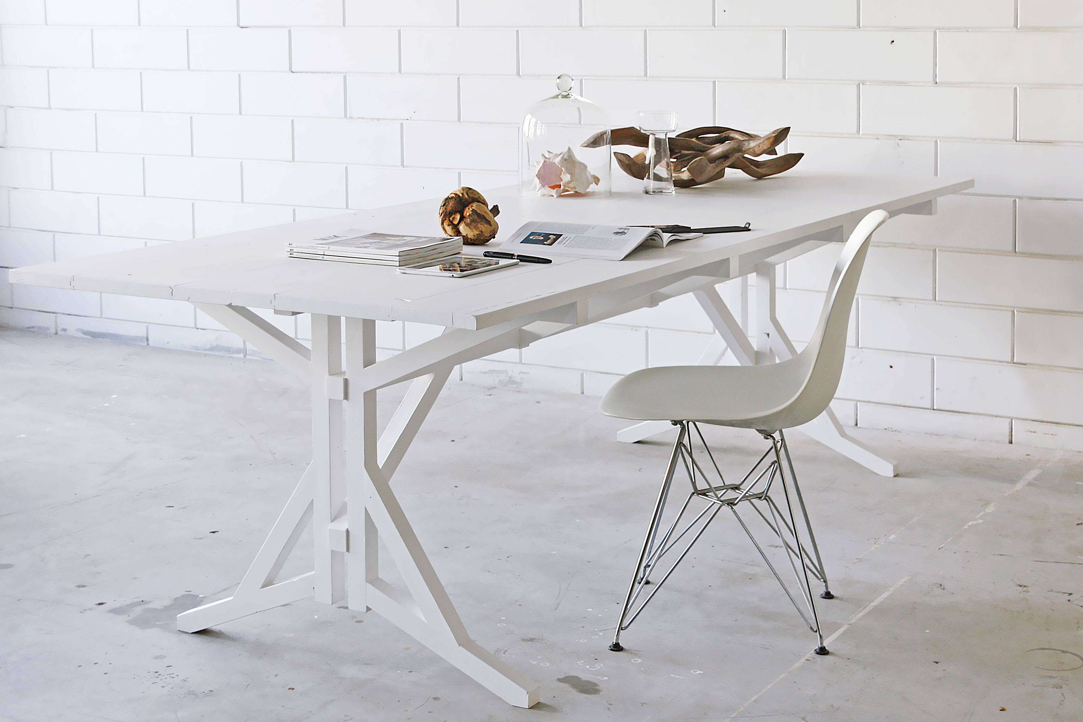 HENDRIK dining table / design from 2015 / Joeri Koolhoven